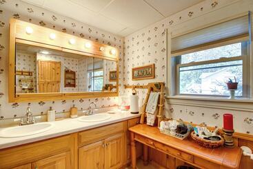 Spacious Duluth Home ~ 4 Mi To Lake Superior!