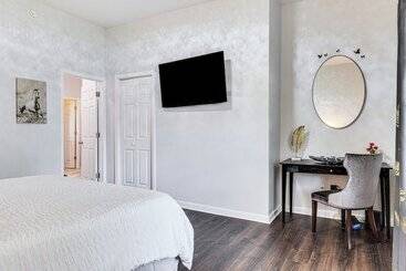 קוטג'' Spacious Indianapolis Home: 3 Mi To Downtown!