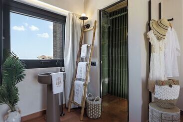 تختخواب و صبحانه Aja Retreat Luxury Suites