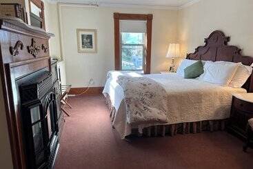 تختخواب و صبحانه Meredith Inn