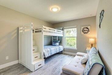 بيت ريفى Bright Rotonda West Home W/ Patio, 7 Mi To Beach!