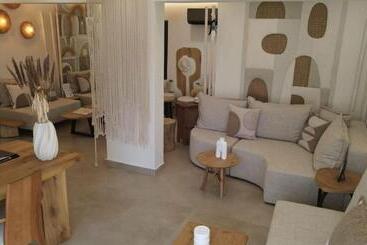 Cabana White Boutique Hotel & Suites