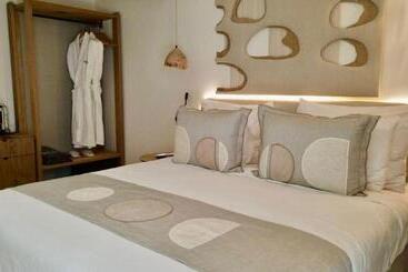 Cabana White Boutique Hotel & Suites