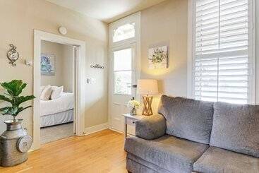 Walk To Courthouse Square: Quiet Home W/ Porch