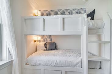 بيت ريفى Coastal Gulf Shores Abode W/ Private Beach Access!