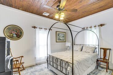 Cozy Carterville Home: 3 Mi To Crab Orchard Lake!