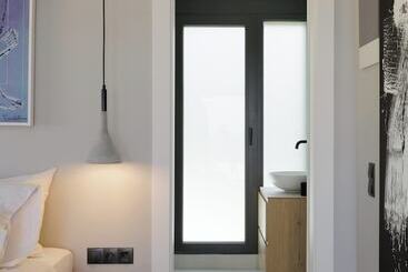 هتل Athens Riviera Suites