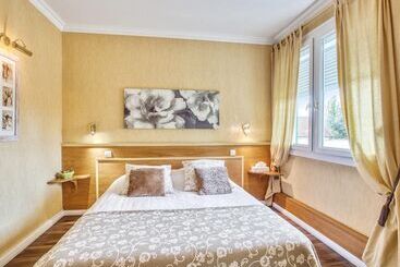 هتل Auberge De La Vallée Verte