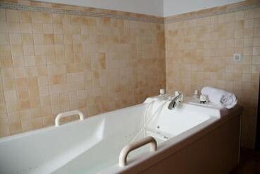هتل Balneario De Marmolejo