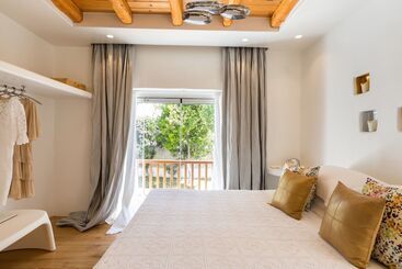 هتل Kallos Villas & Suites