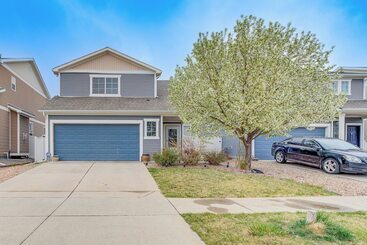 6 Mi To Dia: Denver Home W/ Fenced Yard & Fire Pit