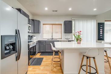 6 Mi To Dia: Denver Home W/ Fenced Yard & Fire Pit