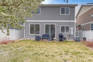 6 Mi To Dia: Denver Home W/ Fenced Yard & Fire Pit