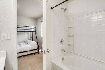 6 Mi To Dia: Denver Home W/ Fenced Yard & Fire Pit