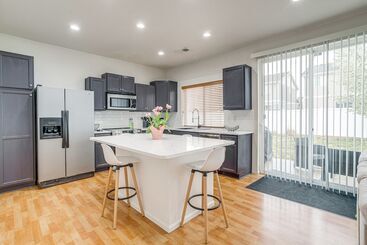 6 Mi To Dia: Denver Home W/ Fenced Yard & Fire Pit