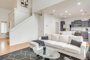 6 Mi To Dia: Denver Home W/ Fenced Yard & Fire Pit