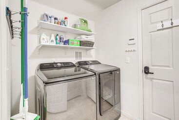 6 Mi To Dia: Denver Home W/ Fenced Yard & Fire Pit