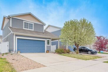 6 Mi To Dia: Denver Home W/ Fenced Yard & Fire Pit