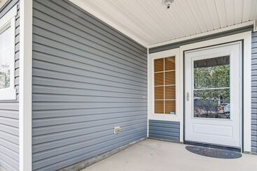 6 Mi To Dia: Denver Home W/ Fenced Yard & Fire Pit