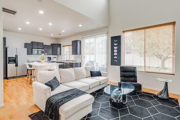 6 Mi To Dia: Denver Home W/ Fenced Yard & Fire Pit