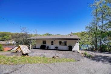 Kingsport  Boone Lake Hideaway  W/ Deck & Views!