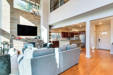 Lakefront Coeur D Alene Home W/ Deck + Shared Dock