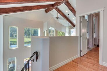 Lakefront Coeur D Alene Home W/ Deck + Shared Dock