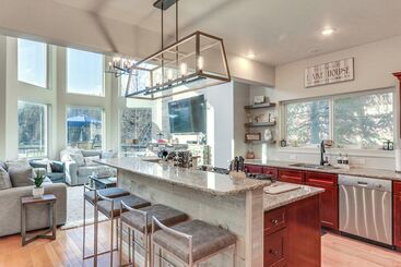 Lakefront Coeur D Alene Home W/ Deck + Shared Dock