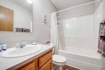 Lovely Terre Haute Home W/ Private Yard & Hot Tub!