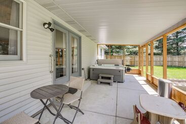 Lovely Terre Haute Home W/ Private Yard & Hot Tub!
