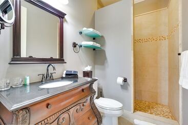 Ornate Hollywood Retreat, 2 Mi To Beach & Park!