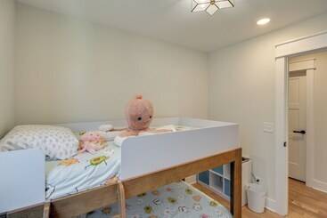 コテージ Paradise Found  Lake House On Waterfront!