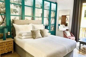 پانسیون Dog Admiral Urban Guest House