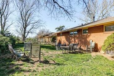 Pet Friendly Lincoln Home: 1 Mi To Gateway Mall