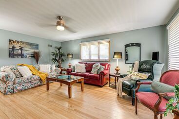 Pet Friendly Lincoln Home: 1 Mi To Gateway Mall
