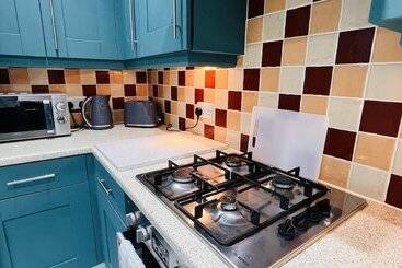 اقامتگاه 3 Bed House In Northolt
