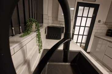 اقامتگاه Charming 4 Bed House In Wednesbury