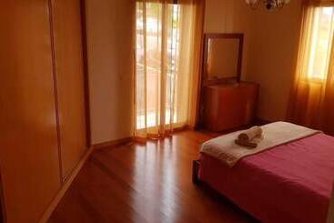 اقامتگاه Remarkable 3 Bed House In Machico