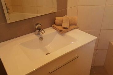 اقامتگاه Remarkable 3 Bed House In Machico