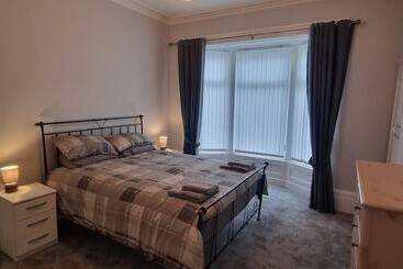 اقامتگاه Traditional 3 Bed House On The Historic Headland