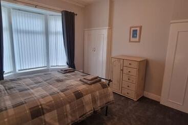 اقامتگاه Traditional 3 Bed House On The Historic Headland