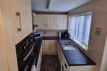 اقامتگاه Traditional 3 Bed House On The Historic Headland