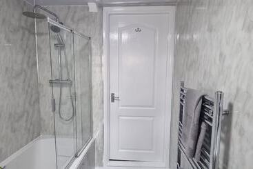 اقامتگاه Traditional 3 Bed House On The Historic Headland