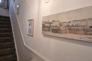 اقامتگاه Traditional 3 Bed House On The Historic Headland