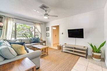 Sarasota Home W/ Patio & Gas Grill: 2 Mi To Beach!
