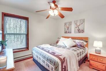 Serene Poconos Cabin W/ Hot Tub & Beach Access!