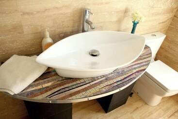 تختخواب و صبحانه The Art House Hove