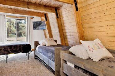 Fox & Bears Retreat #2190