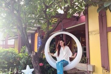 Love Vogue Motel