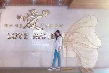 Love Vogue Motel